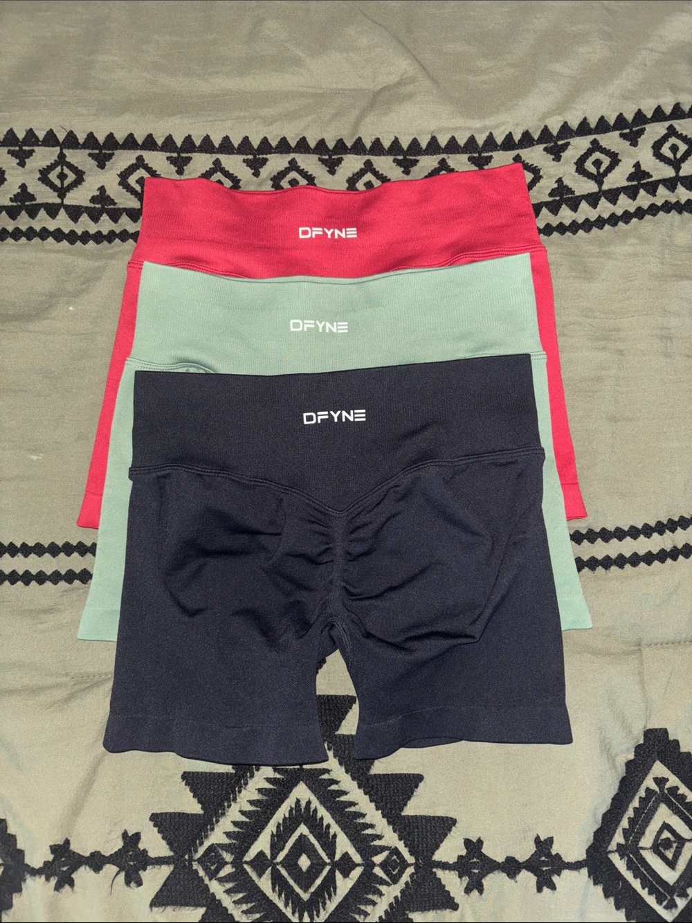 DFYNE Women's Seamless High-Waist Bike Shorts - Black, pistachio , wine red